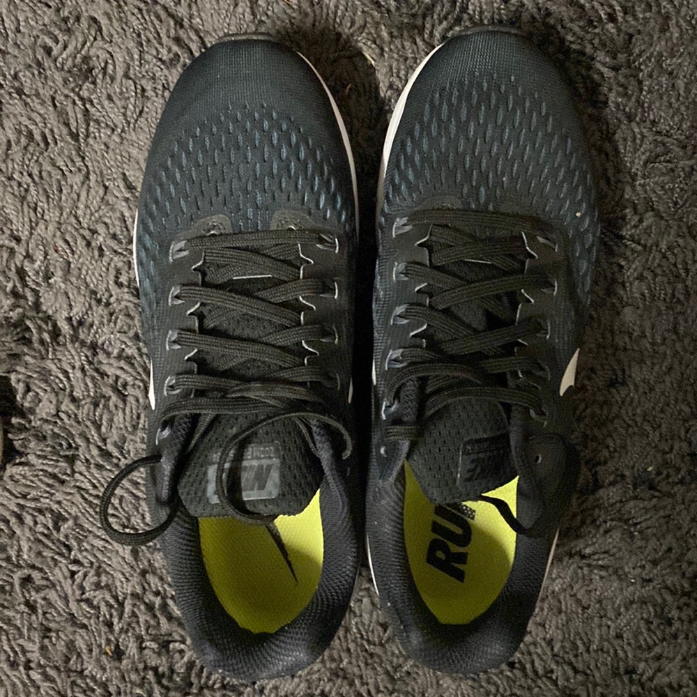 Nike Gym Shoes in Black